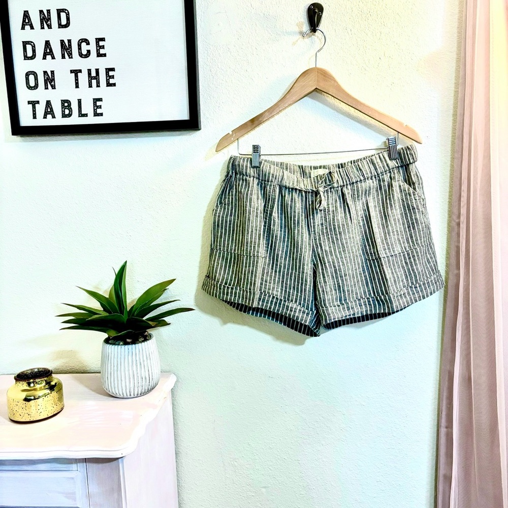Just Living Gray and White Bermudas Comfortable and Breathable